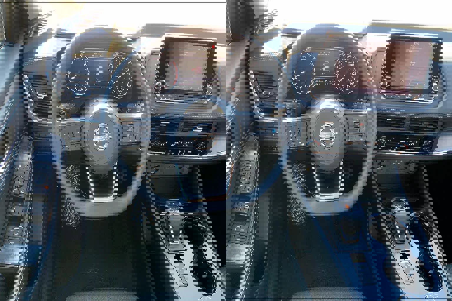 Used 2024 Nissan Rogue SV image 5