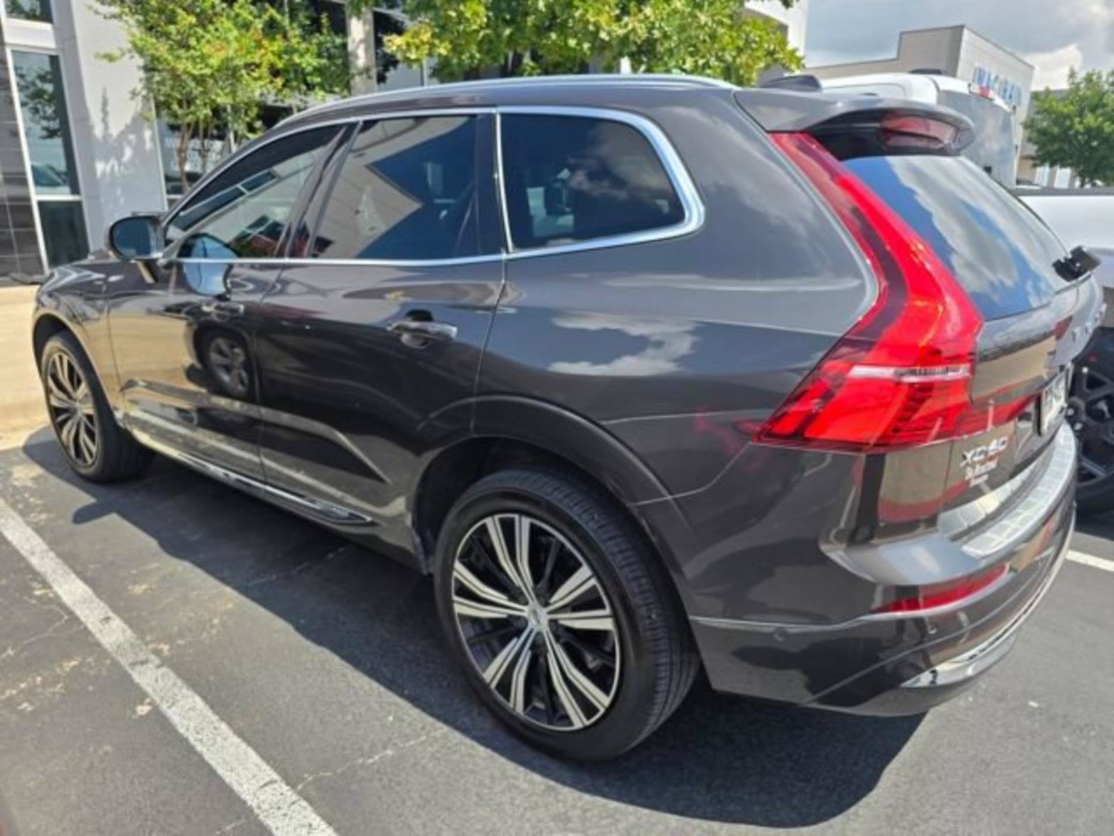 Used 2022 Volvo XC60 T8 Inscription w/ Advanced Package AWD/4WD image 3