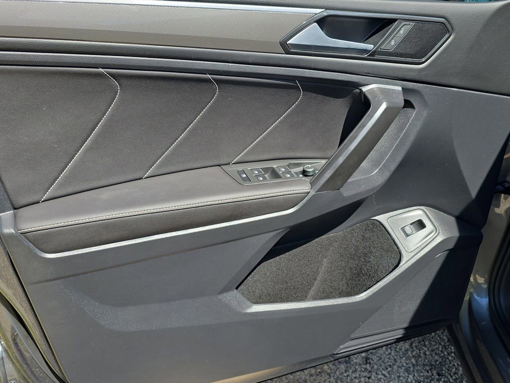 Used 2024 Volkswagen Tiguan SE R-Line image 16