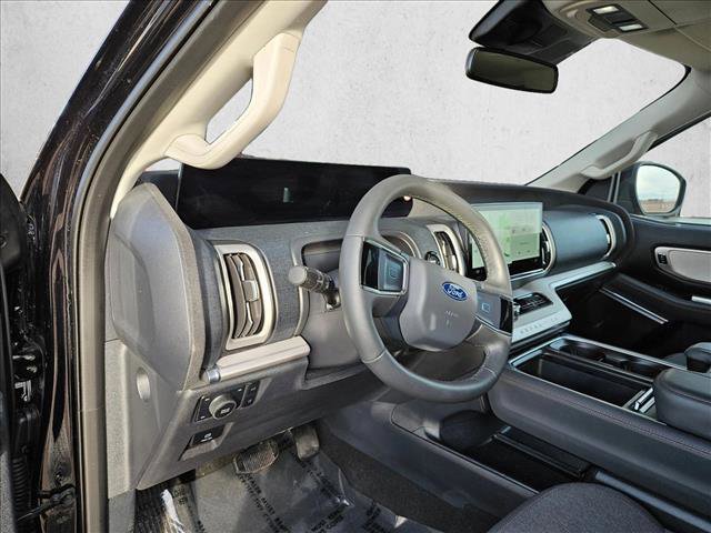 Certified 2025 Ford Expedition Active image 8