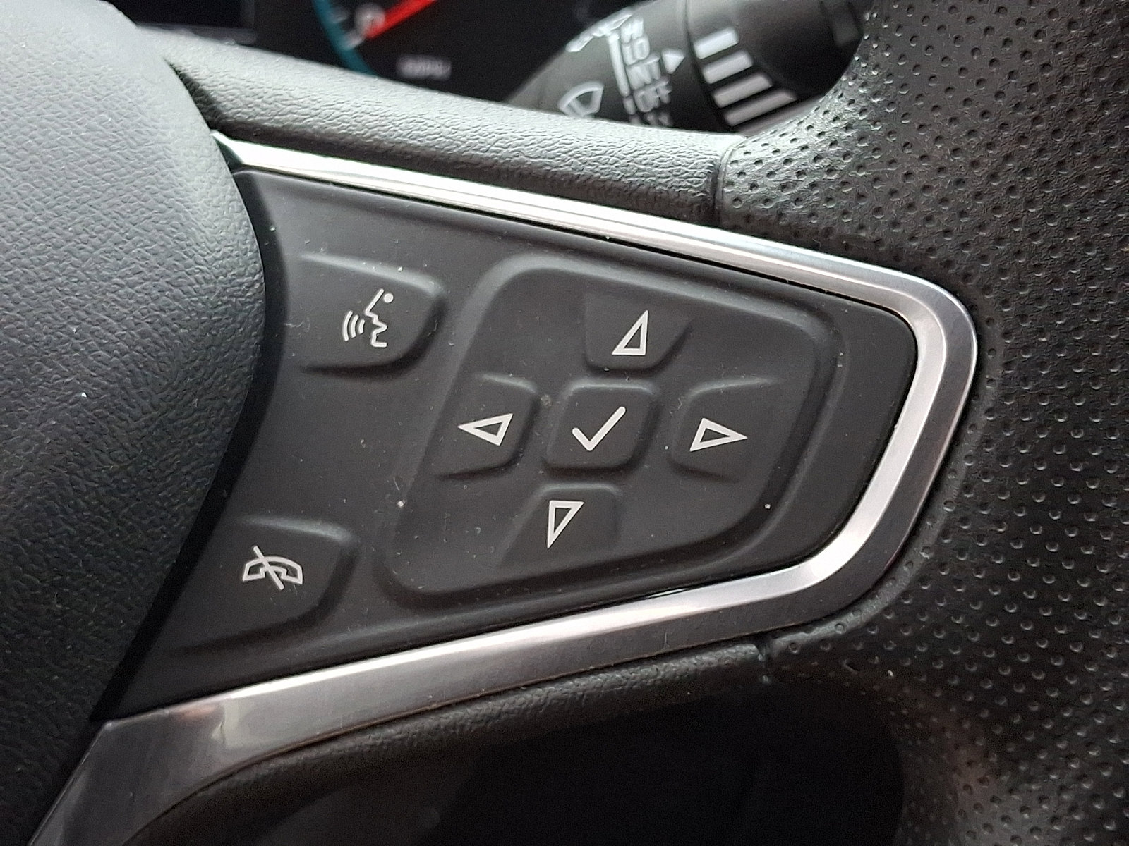 Used 2021 Chevrolet Equinox LS w/ LS Convenience Package FWD image 23