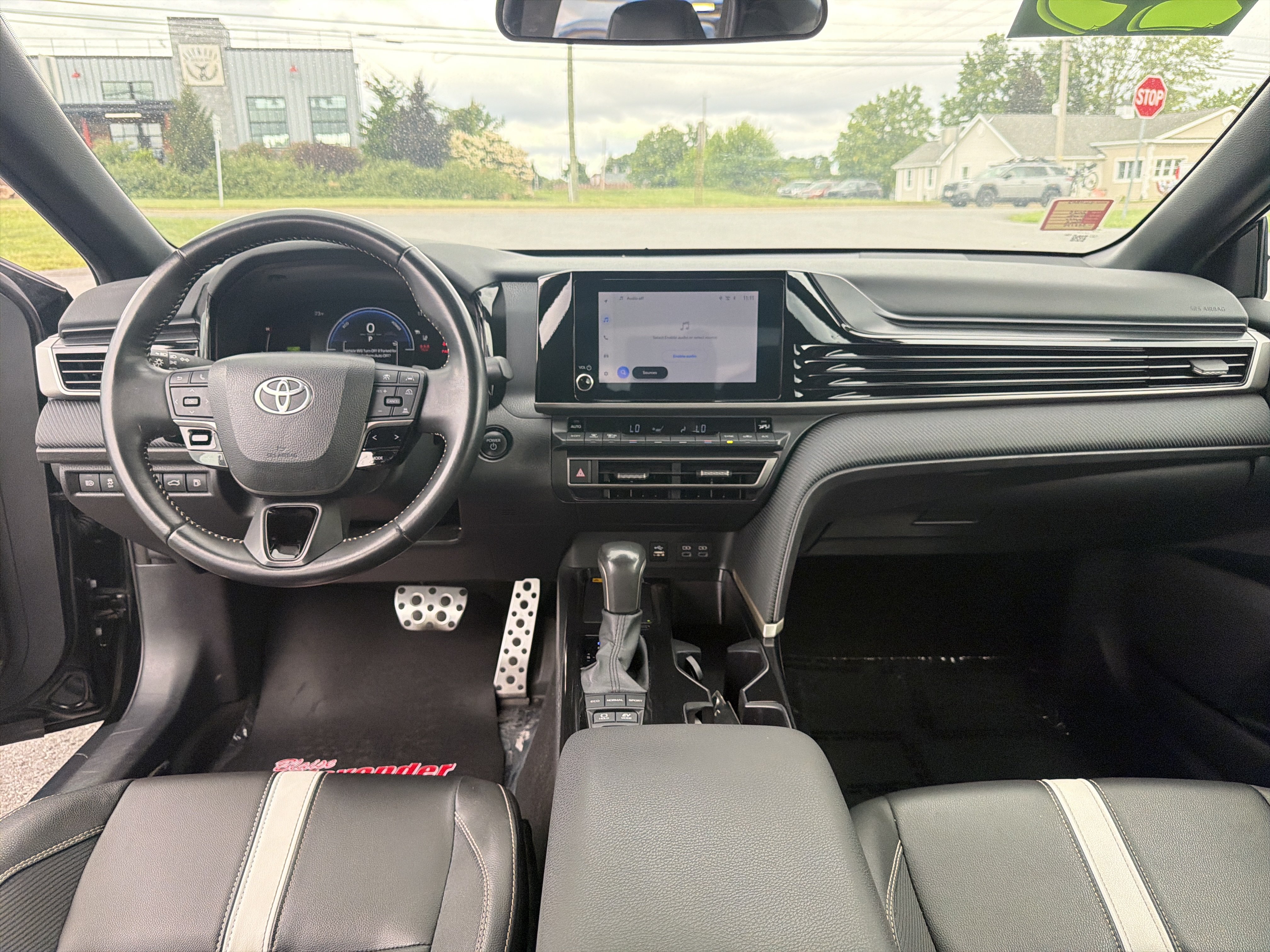 Used 2025 Toyota Camry SE FWD image 14