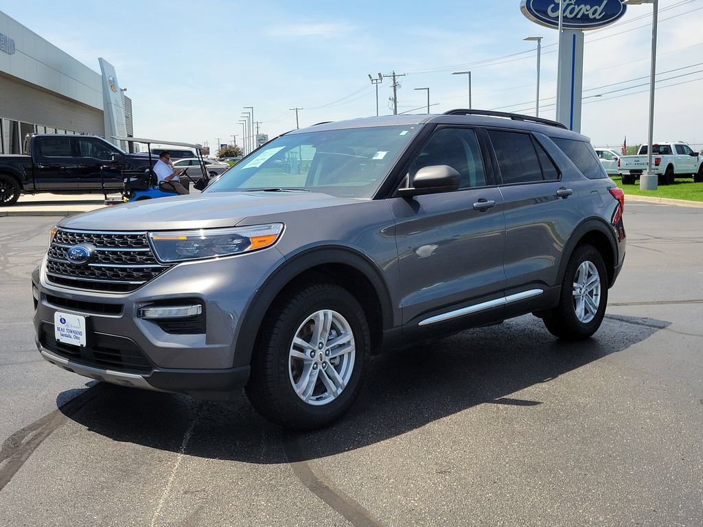 Certified 2022 Ford Explorer XLT w/ Equipment Group 202A AWD/4WD image 8