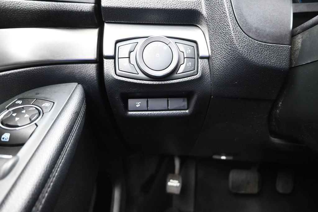 Certified 2018 Ford Explorer XLT w/ Equipment Group 202A FWD image 18