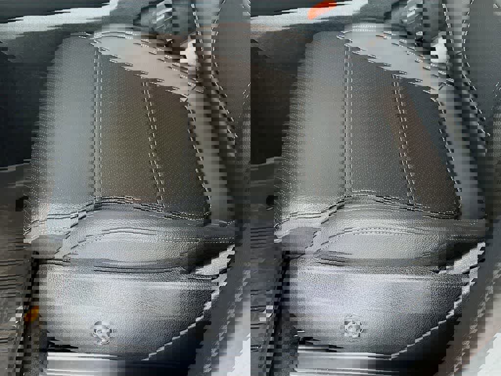 Used 2024 Mercedes-Benz GLC 300 4MATIC image 30