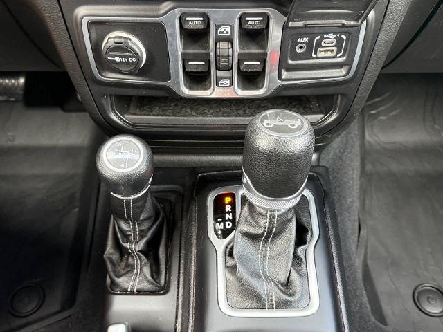 Used 2018 Jeep Wrangler Unlimited Sahara AWD/4WD image 19