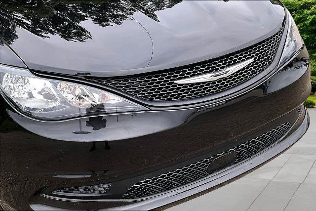 Used 2023 Chrysler Voyager LX FWD image 28
