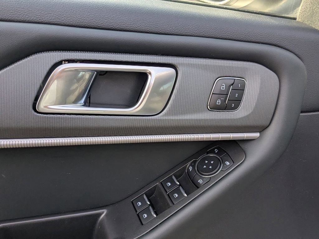 Certified 2025 Ford Explorer ST-Line w/ Premium Package image 23