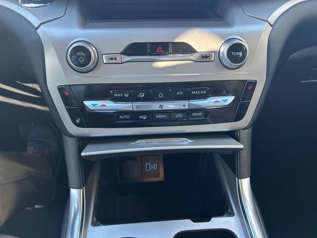 Certified 2022 Ford Explorer XLT w/ Equipment Group 202A AWD/4WD image 20