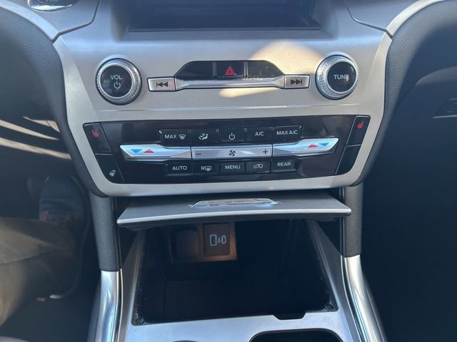 Certified 2022 Ford Explorer XLT w/ Equipment Group 202A image 20