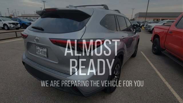 Used 2022 Toyota Highlander XLE image 5