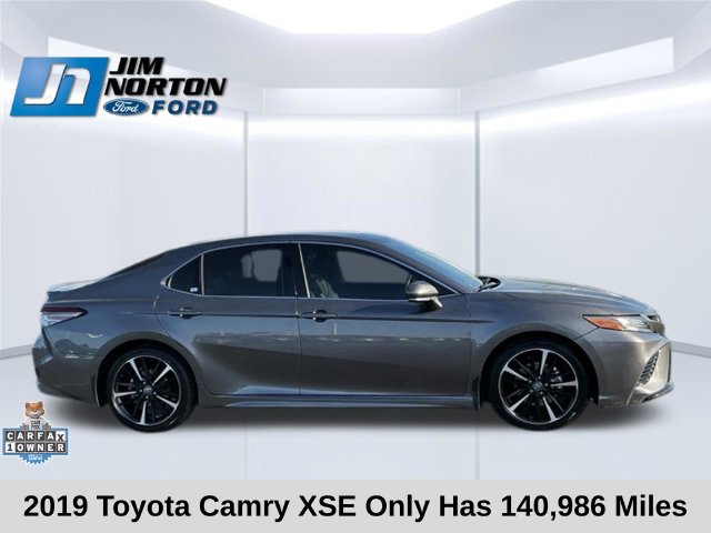 Used 2019 Toyota Camry XSE FWD image 3