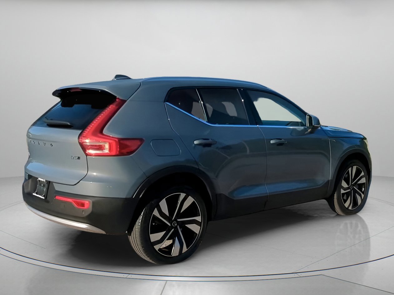 Used 2023 Volvo XC40 B5 Plus w/ Protection Package Premier image 24