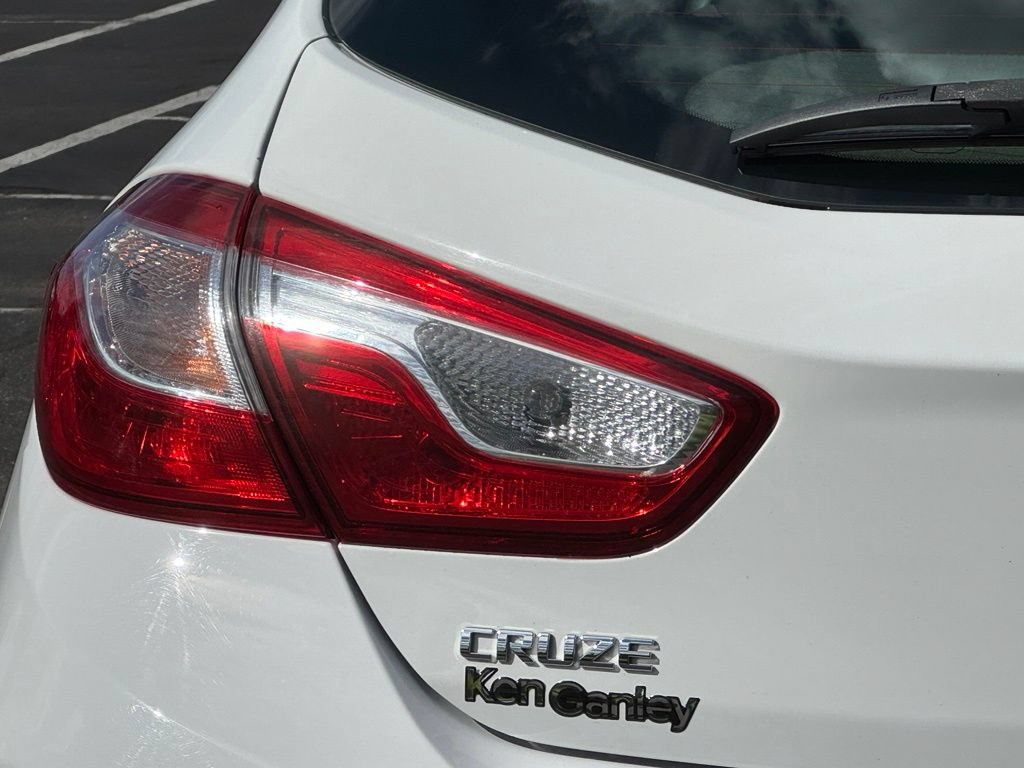 Used 2017 Chevrolet Cruze LT FWD image 11