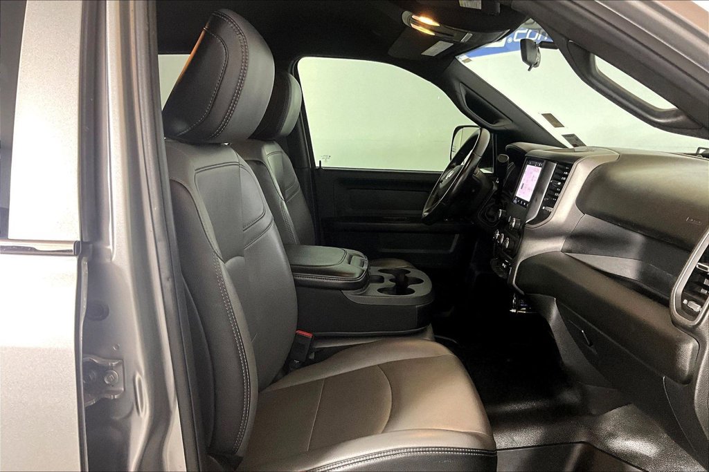 Used 2022 RAM 2500 Tradesman w/ Chrome Appearance Group AWD/4WD image 6