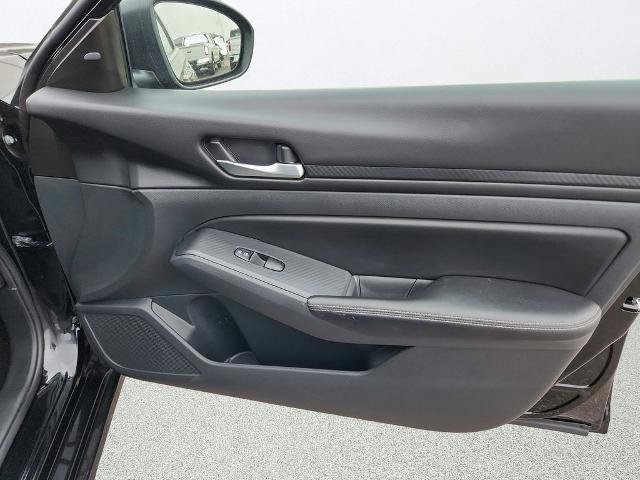 Used 2025 Nissan Altima 2.5 SV FWD image 21