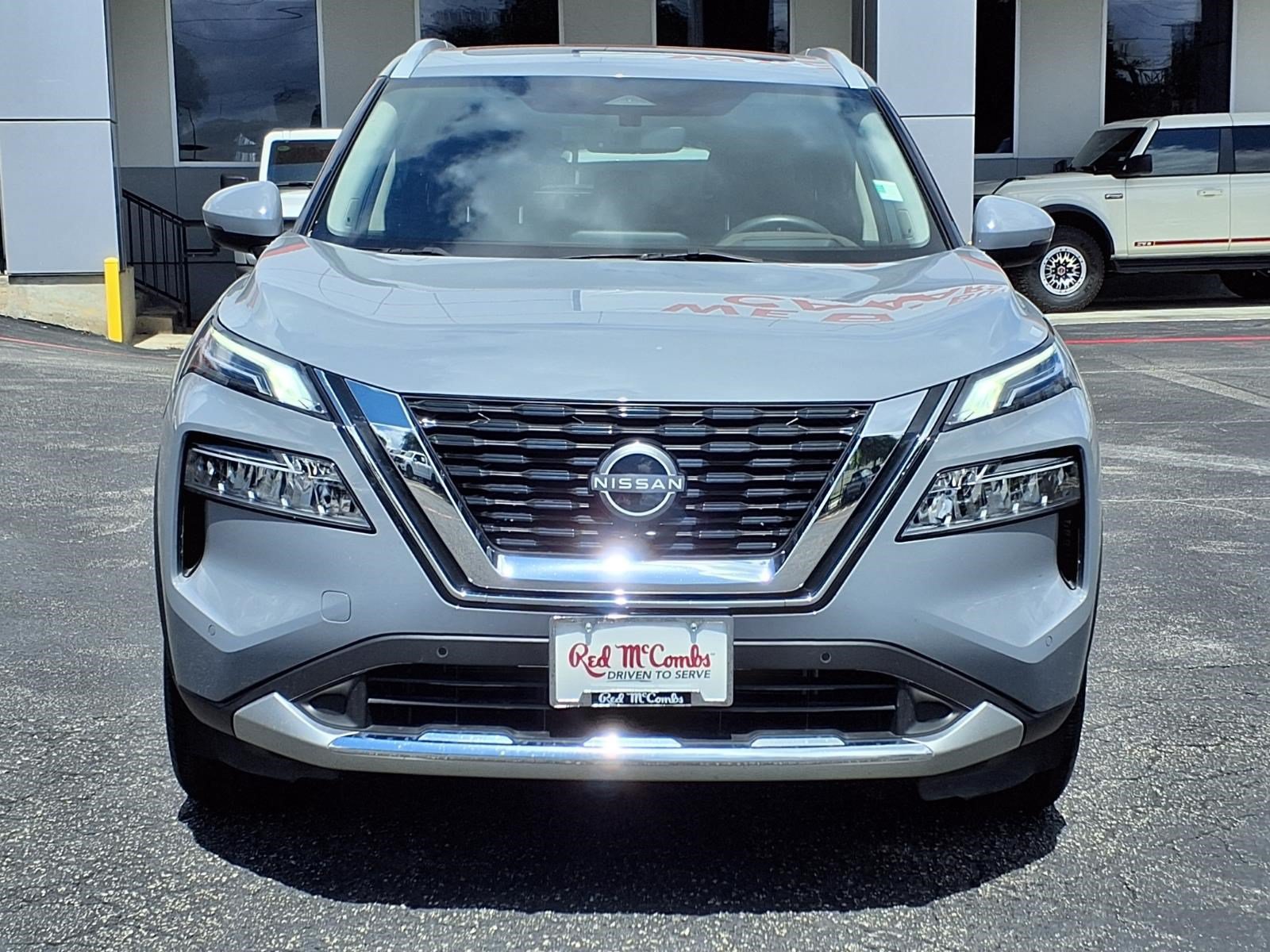 Used 2023 Nissan Rogue Platinum w/ Platinum Premium Package FWD image 2