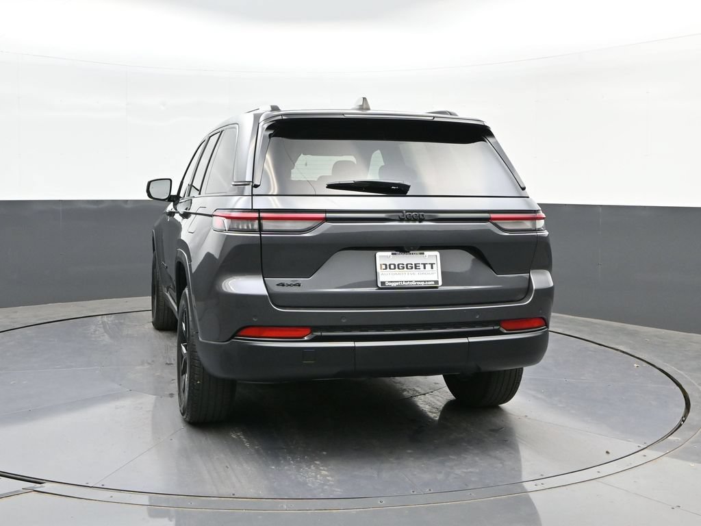 Used 2024 Jeep Grand Cherokee Altitude AWD/4WD image 8