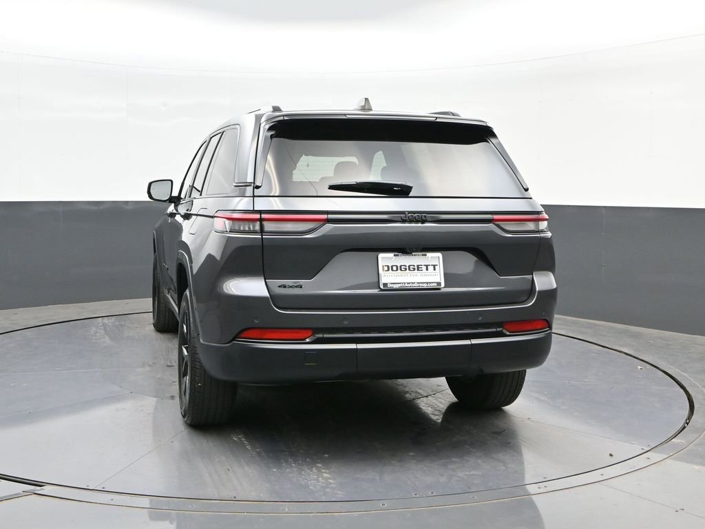 Used 2024 Jeep Grand Cherokee Altitude AWD/4WD image 8