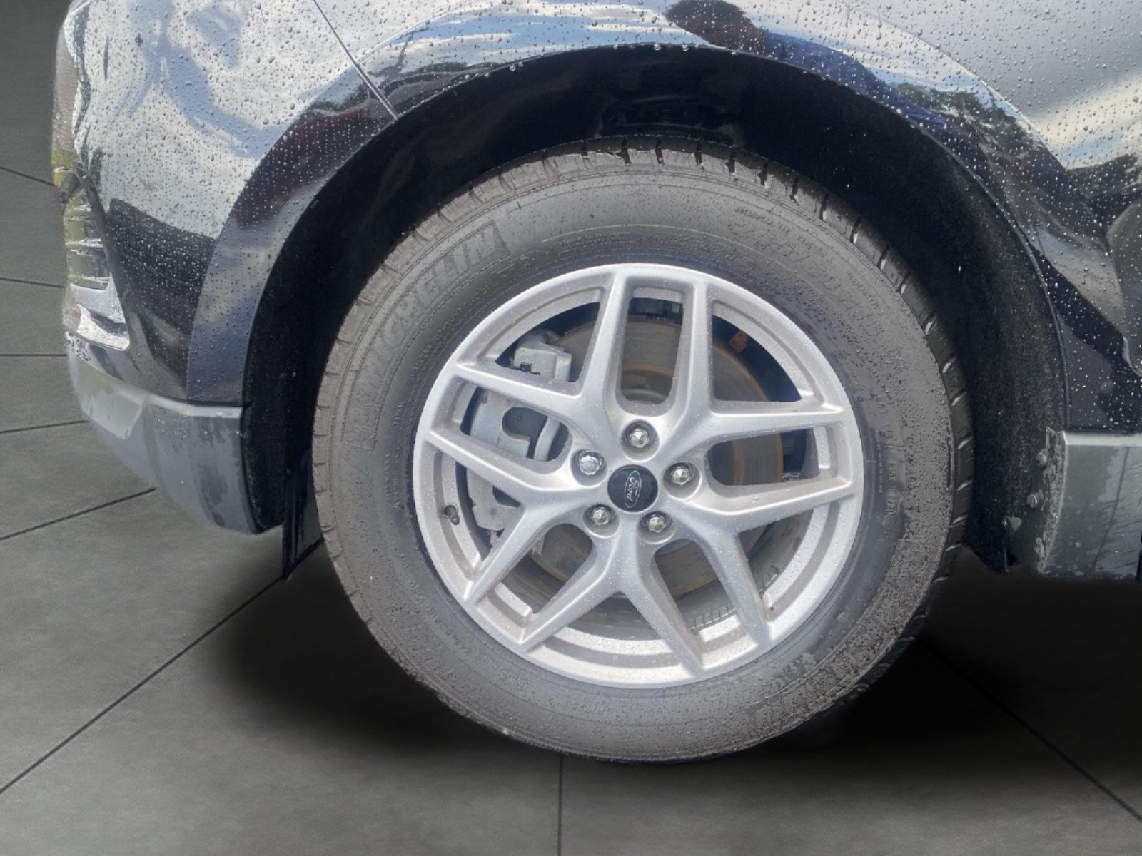 Certified 2024 Ford Edge SEL w/ Convenience Package AWD/4WD image 2