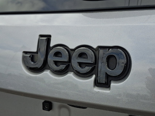 Used 2020 Jeep Grand Cherokee Altitude AWD/4WD image 30