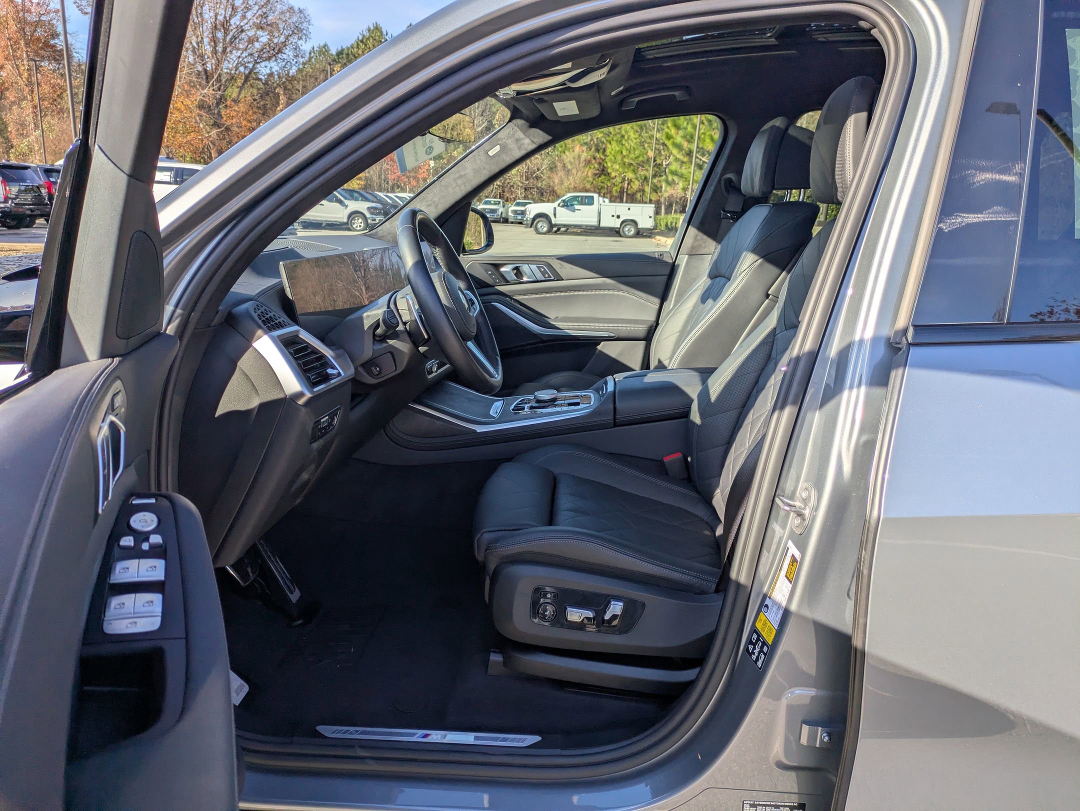 Used 2023 BMW X7 xDrive40i w/ M Sport Package image 12