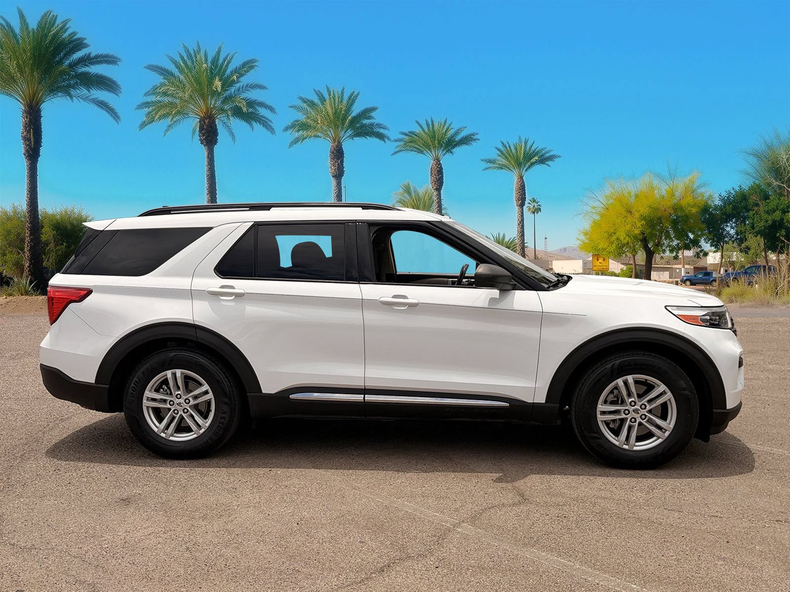 Certified 2021 Ford Explorer XLT RWD image 6