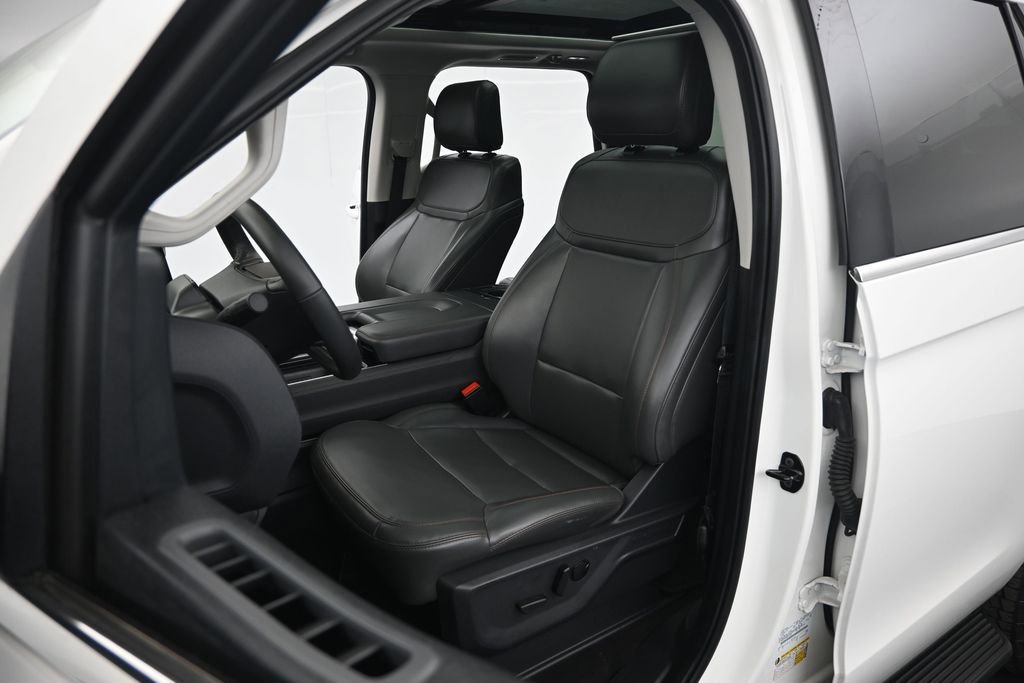 Certified 2025 Ford Expedition Active AWD/4WD image 9