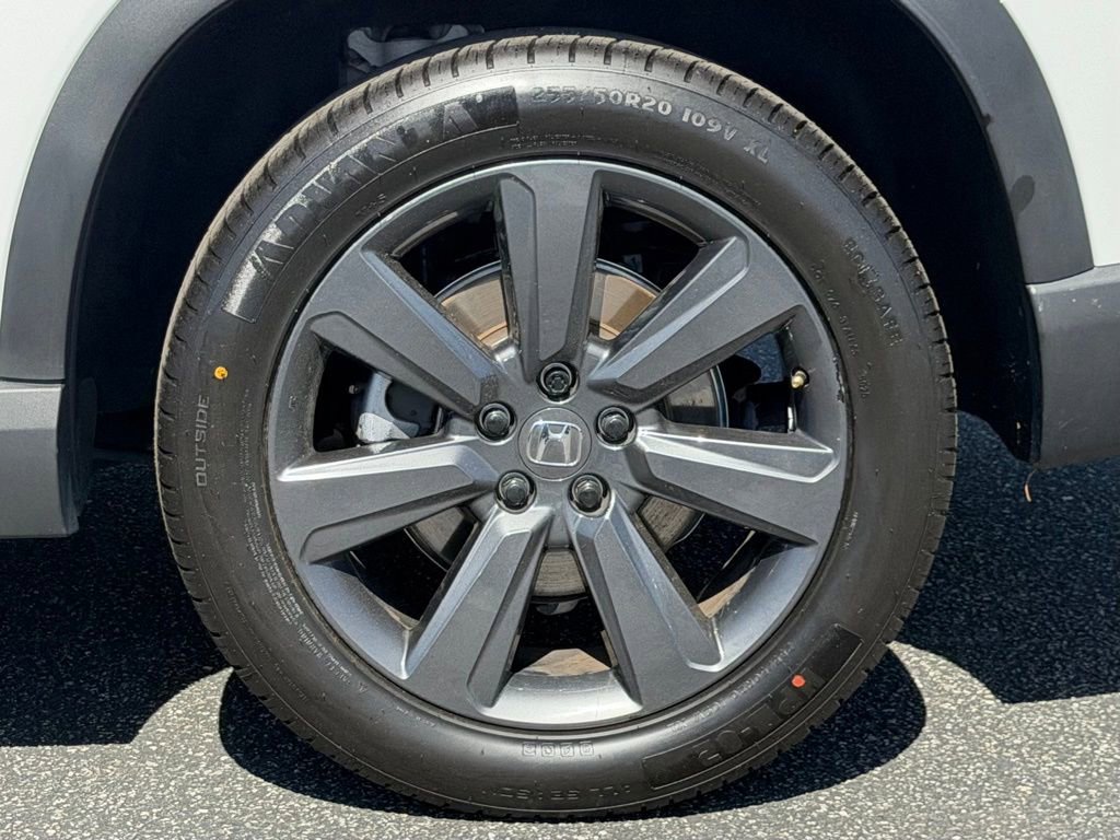 Used 2025 Honda Pilot Sport image 11