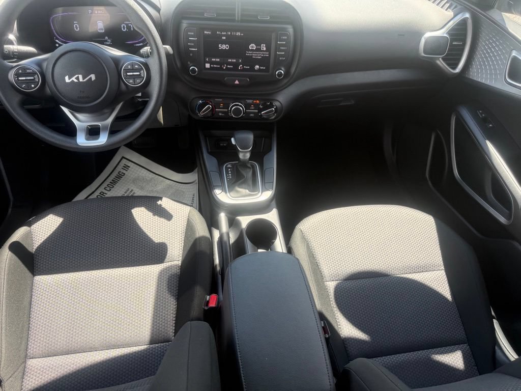 Used 2025 Kia Soul LX w/ LX Technology Package FWD image 33