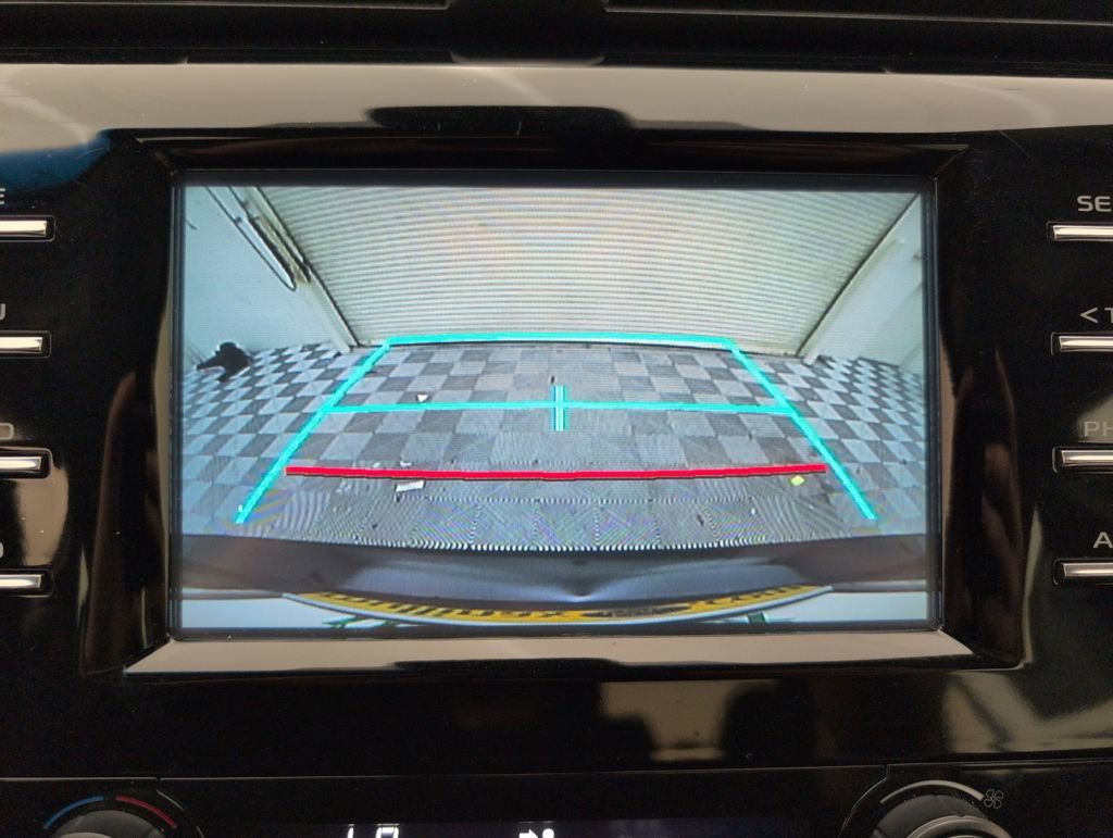 Used 2018 Toyota Camry SE image 29