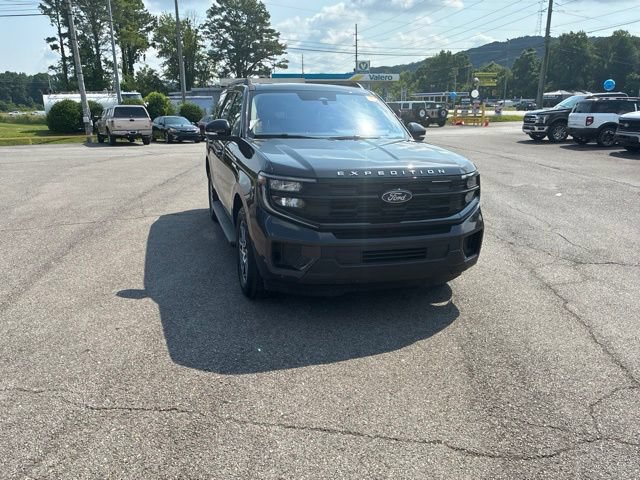 Certified 2025 Ford Expedition Active AWD/4WD image 4
