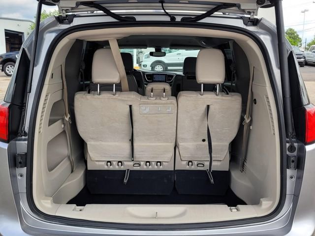 Used 2019 Chrysler Pacifica Touring-L Plus w/ Tire & Wheel Group image 11