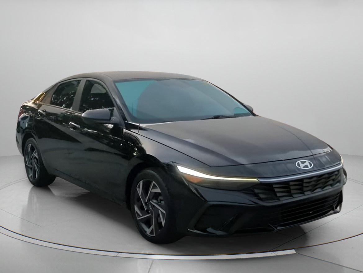 Used 2025 Hyundai Elantra Sport FWD image 2