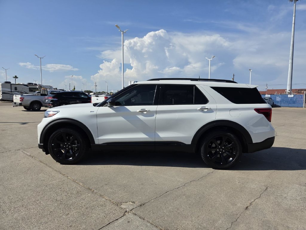 Certified 2024 Ford Explorer ST-Line w/ Class IV Trailer Tow Package RWD image 2