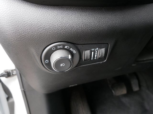 Used 2025 Jeep Compass Trailhawk AWD/4WD image 16
