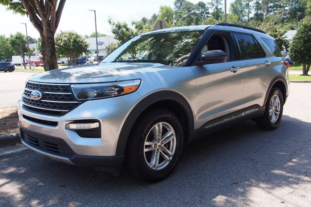Certified 2022 Ford Explorer XLT w/ Equipment Group 202A AWD/4WD image 3