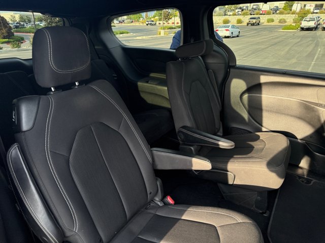 Used 2019 Chrysler Pacifica Touring Plus w/ S Appearance Package FWD image 18