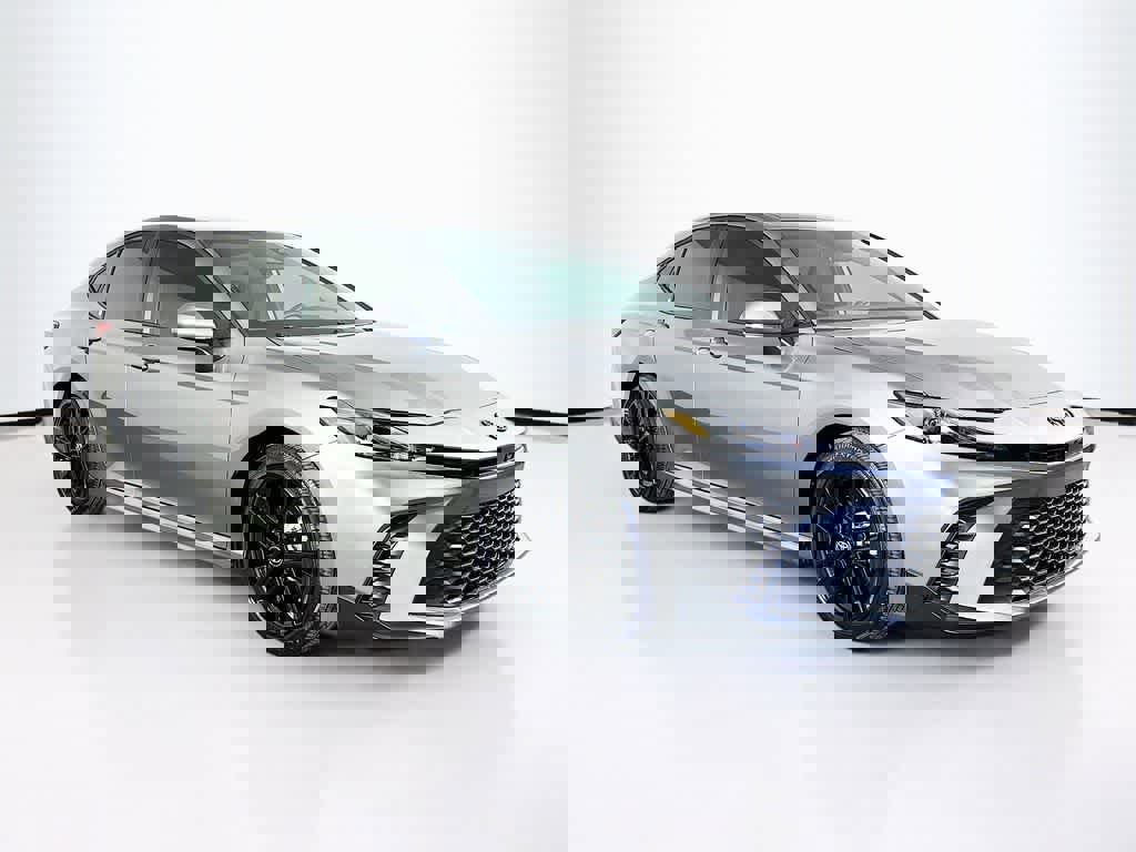 Used 2025 Toyota Camry SE image 24