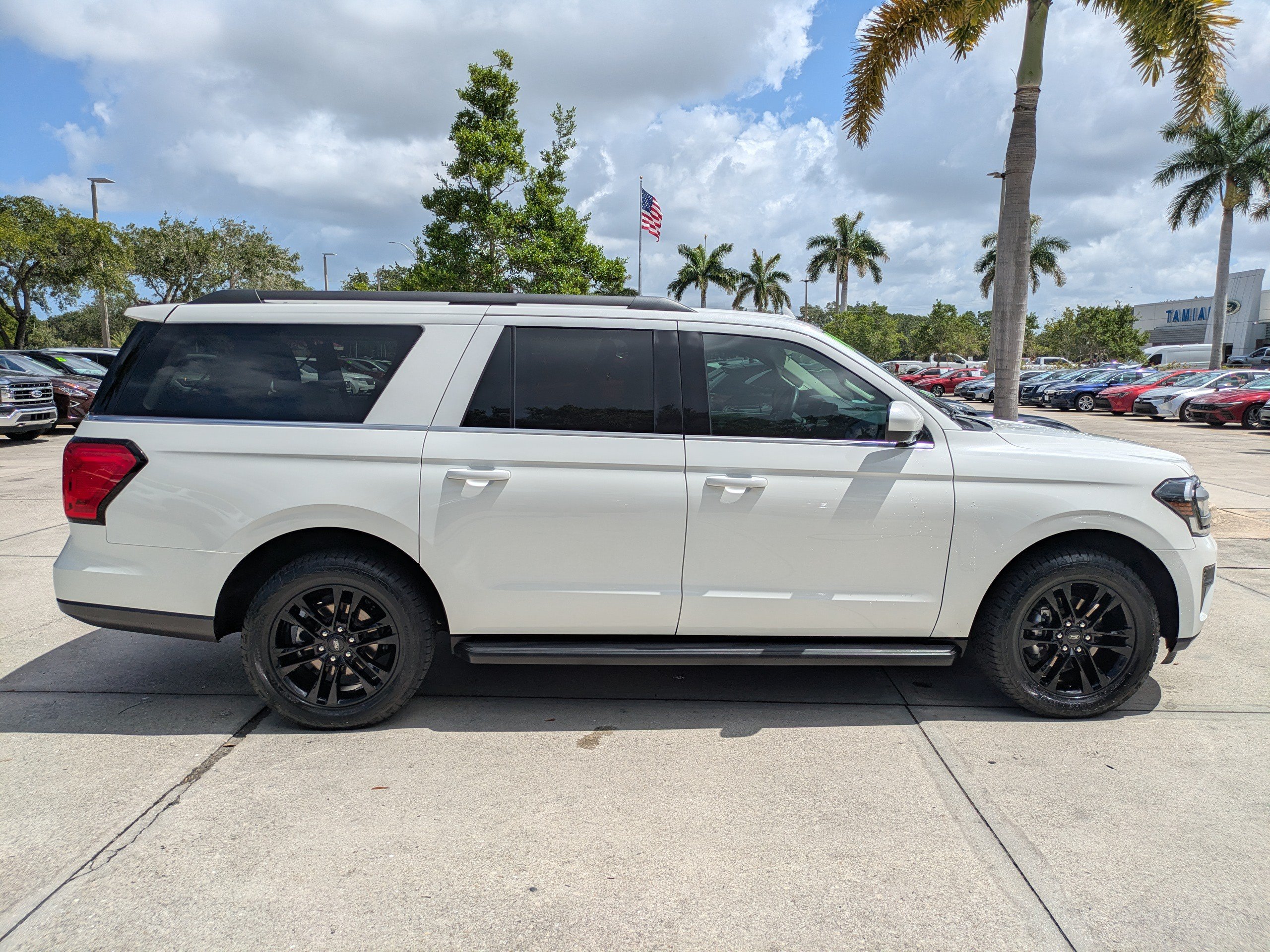 Certified 2024 Ford Expedition Max XLT RWD image 3