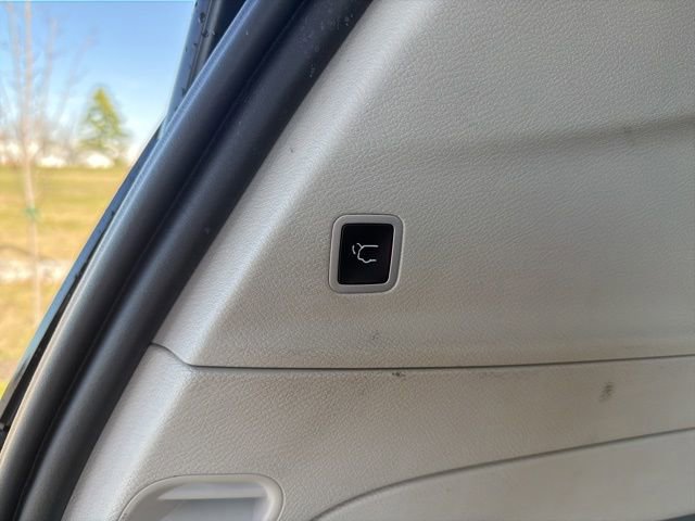 Used 2023 Chrysler Pacifica Touring-L image 11