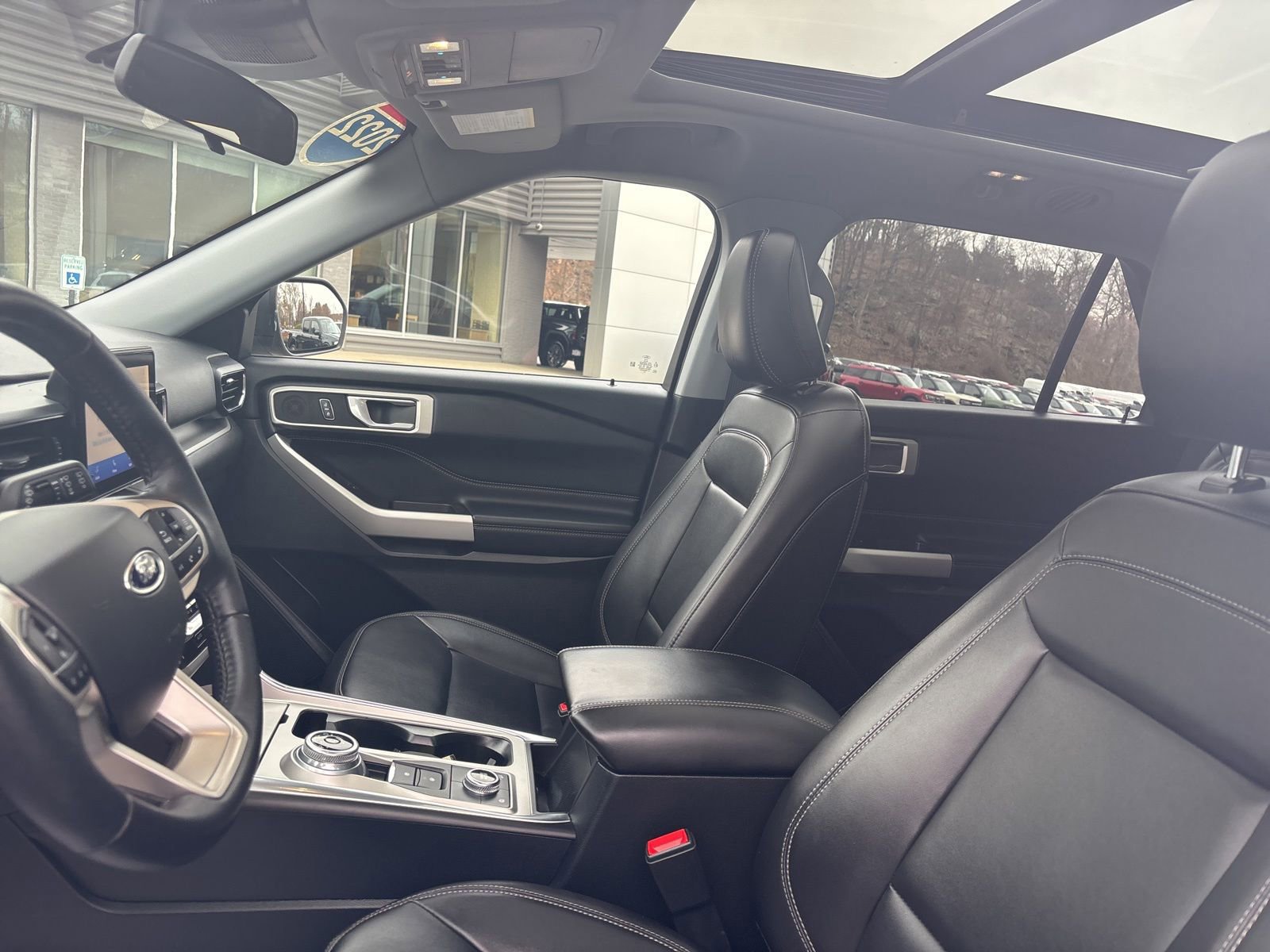 Certified 2022 Ford Explorer XLT w/ Equipment Group 202A image 11