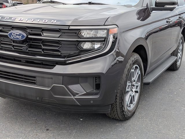 Certified 2025 Ford Expedition Active image 2