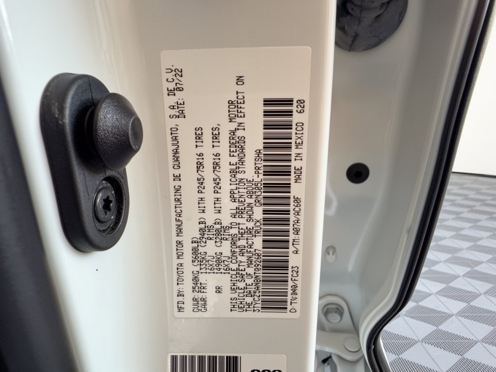 Used 2022 Toyota Tacoma SR5 AWD/4WD image 32