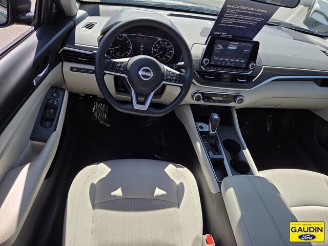 Used 2025 Nissan Altima 2.5 SV FWD image 13