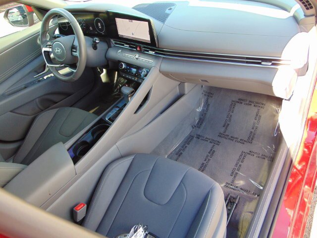 Used 2025 Hyundai Elantra SEL FWD image 26