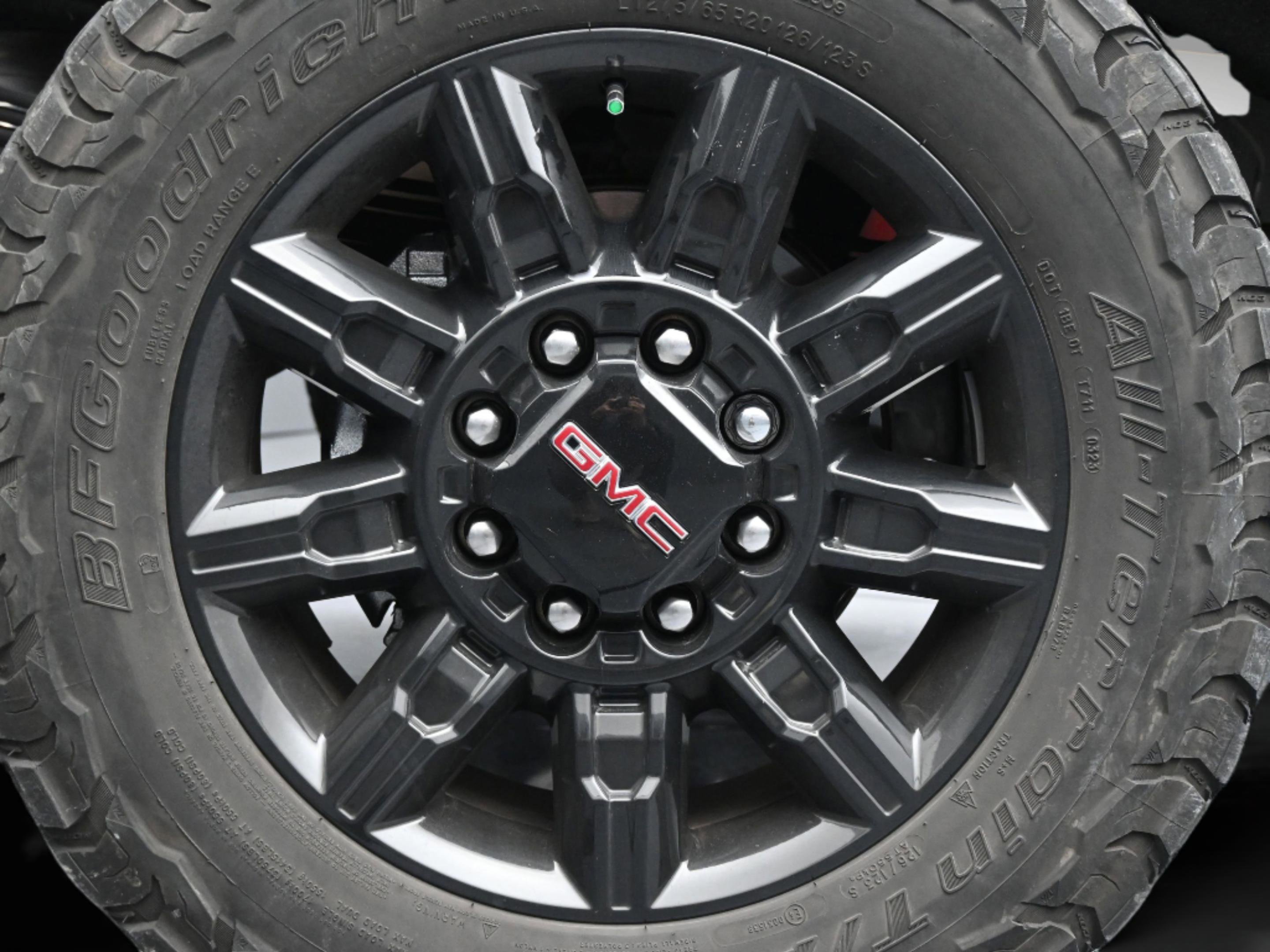 Used 2024 GMC Sierra 2500 AT4 w/ AT4 Premium Plus Package image 32