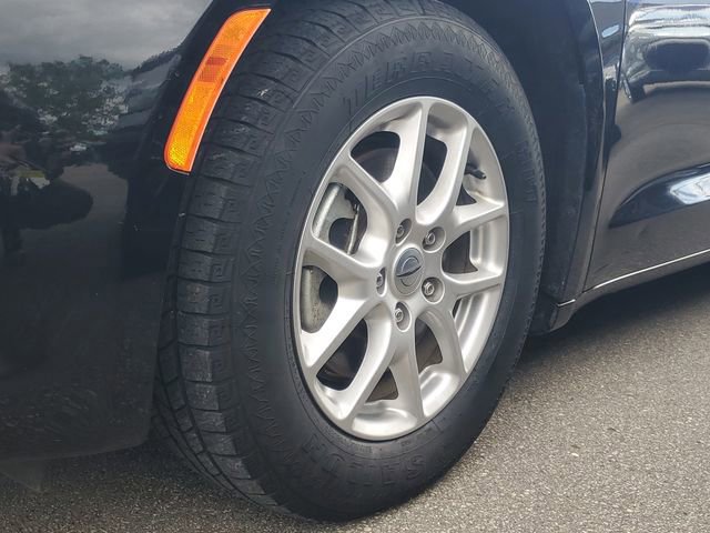 Used 2023 Chrysler Voyager LX image 31