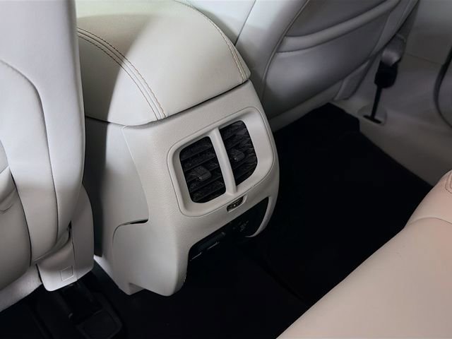 Used 2019 Jeep Cherokee Limited image 28