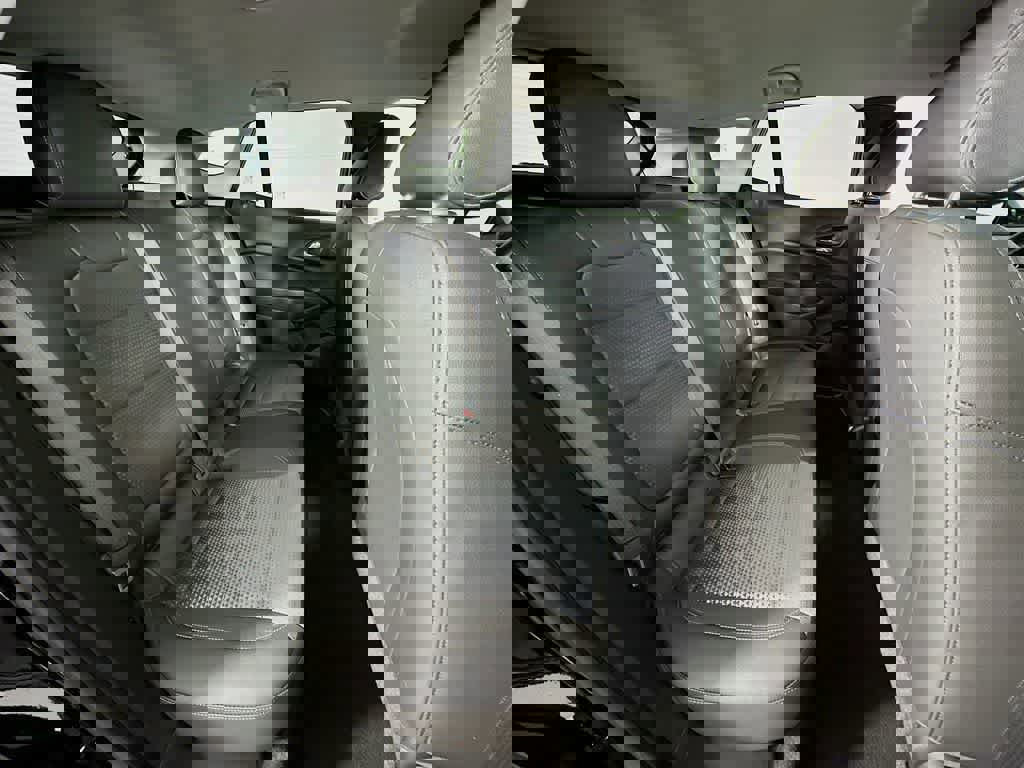 Used 2025 Chevrolet Trax LT w/ LT Convenience Package image 29